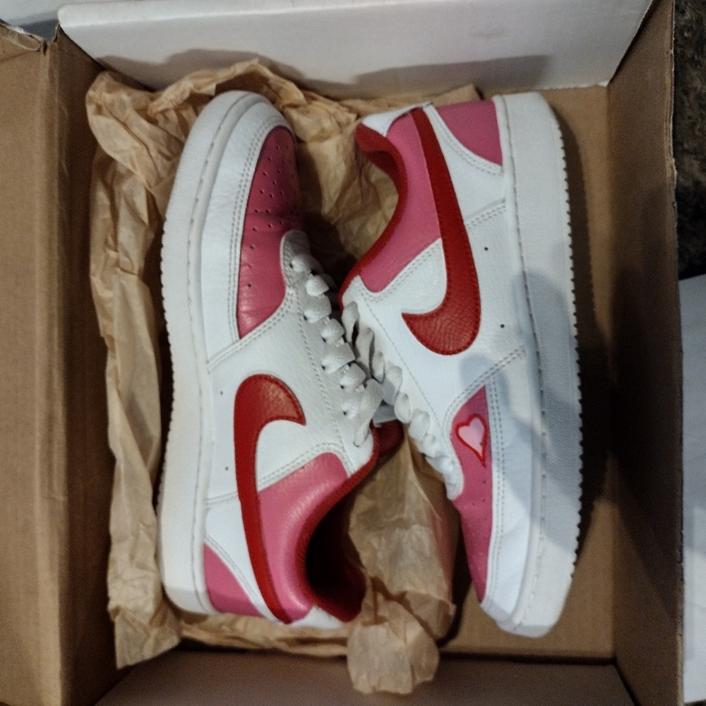 Custom Valentine's Day court vision low. Women's size 7